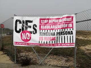 Porque huir no es delito, denunciamos la criminalización institucional de las personas inmigrantes. Porque huir no es delito, denunciamos la criminalización institucional de las personas inmigrantes.