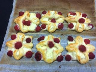 PASTELITOS DE HOJALDRE MASCARPONE Y FRAMBUESAS