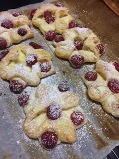 PASTELITOS DE HOJALDRE MASCARPONE Y FRAMBUESAS