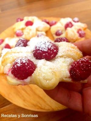 PASTELITOS DE HOJALDRE MASCARPONE Y FRAMBUESAS