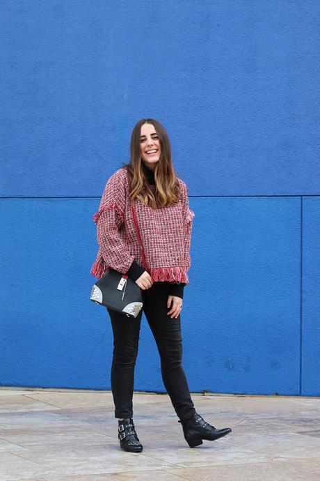 Outfit de invierno con jeans negros