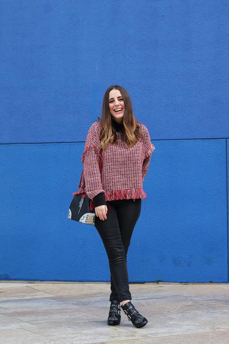 Outfit de invierno con jeans negros