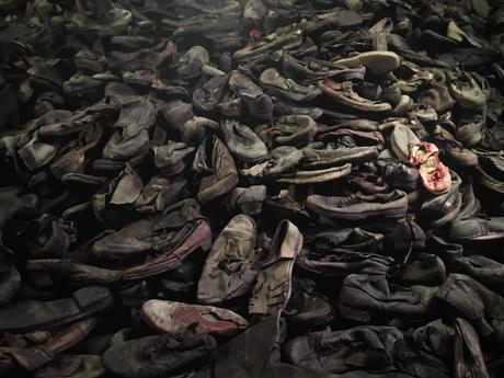 Auschwitz. No hace mucho. No muy lejos. Auschwitz. No hace mucho. No muy lejos.