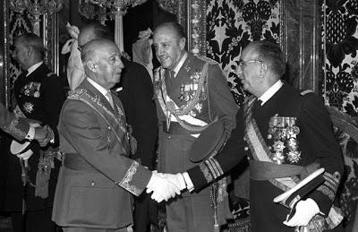 Una treintena de herederos del franquismo mantienen los títulos nobiliarios otorgados por el dictador. Una treintena de herederos del franquismo mantienen los títulos nobiliarios otorgados por el dictador.