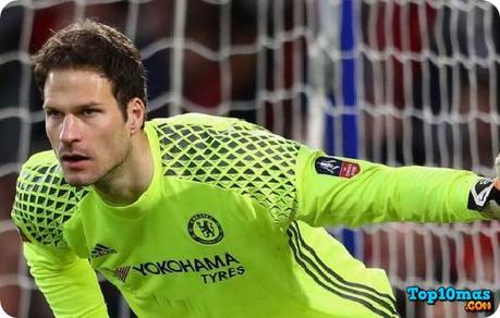 Asmir-Begovic-entre-los-10-porteros-mas-caros