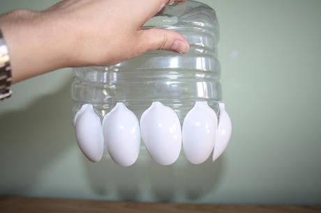 Diy: lámpara con cucharas de plástico