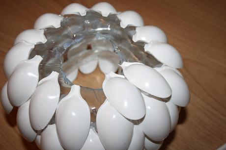Diy: lámpara con cucharas de plástico