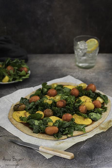 Vegan-pizza-kale-tomatoes-cheddar3