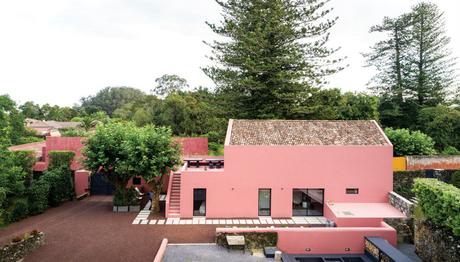 http://www.encasadeoly.com/2018/01/proximo-destino-pink-house-en-las-islas-azores-portugal.html