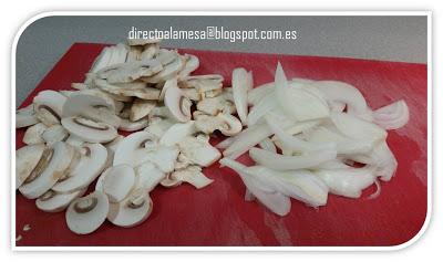 Pollo con champiñones en salsa de soja