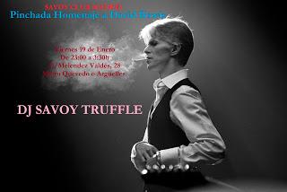Pinchada homenaje a David Bowie de Dj Savoy Truffle en el Savoy Club.