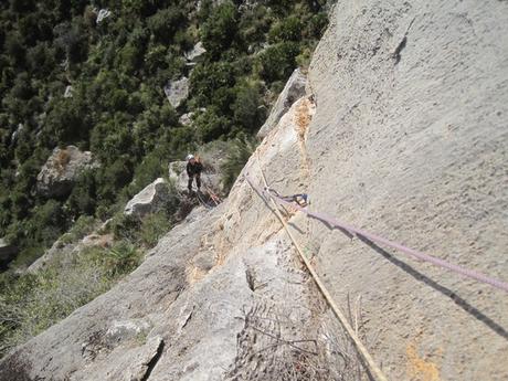 escalando en El Garraf, vía Altimira al Pic del Martell