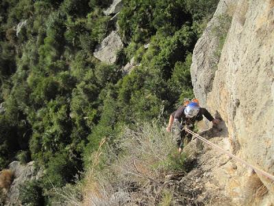 escalando en El Garraf, vía Altimira al Pic del Martell