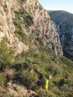 escalando en El Garraf, vía Altimira al Pic del Martell