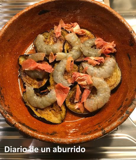 Cocinando con Vázquez Montalbán. Berenjenas con gambas al horno