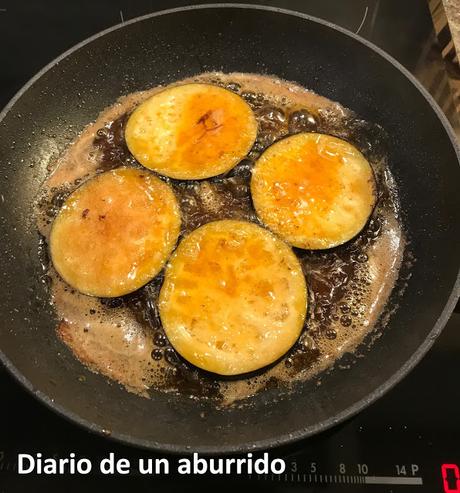 Cocinando con Vázquez Montalbán. Berenjenas con gambas al horno