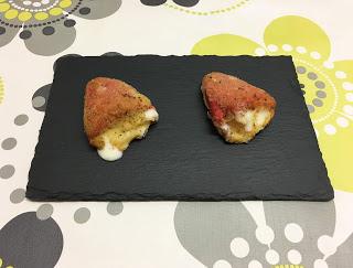 Pimientos del Piquillo rellenos de crema de queso de cabra con miel y cebolleta