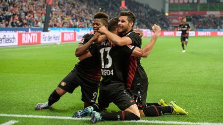 El Bayern vence en Leverkusen con una hora de gasolina