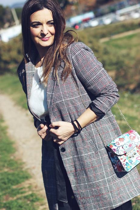 Con falda lapiz de polipiel Con falda lapiz de polipiel