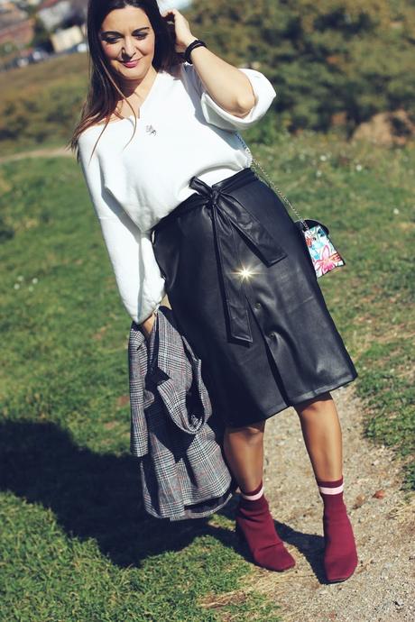 Con falda lapiz de polipiel Con falda lapiz de polipiel