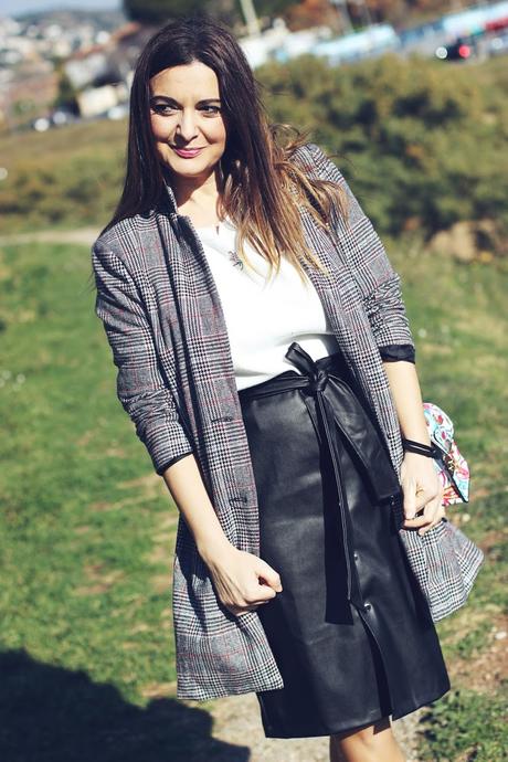 Con falda lapiz de polipiel Con falda lapiz de polipiel