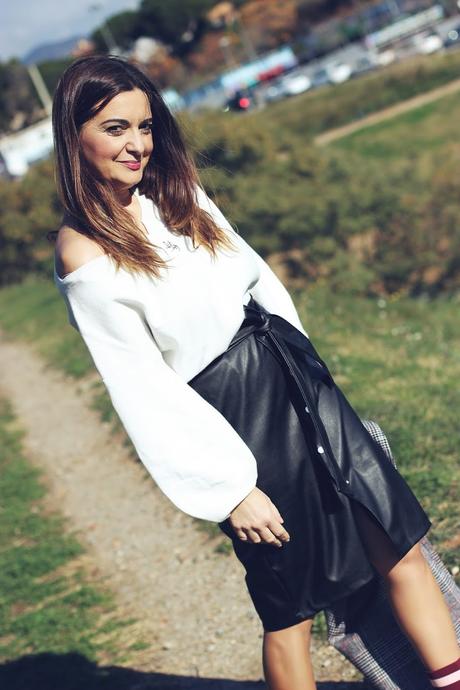 Con falda lapiz de polipiel Con falda lapiz de polipiel