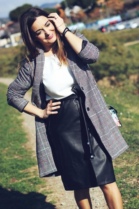 Con falda lapiz de polipiel Con falda lapiz de polipiel