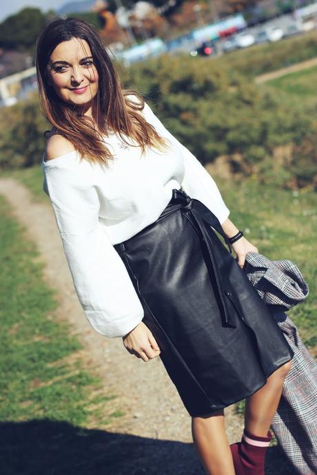 Con falda lapiz de polipiel Con falda lapiz de polipiel