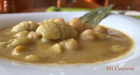 GUISO DE GARBANZOS CON CASTAÑAS PILONGAS GUISO DE GARBANZOS CON CASTAÑAS PILONGAS