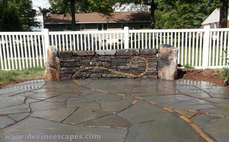 Davin Devine hace esculturas de piedras en su jardín sin usar cemento y son muy originales Davin Devine hace esculturas de piedras en su jardín sin usar cemento y son muy originales