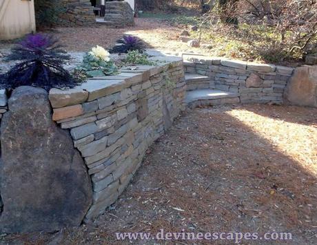 Davin Devine hace esculturas de piedras en su jardín sin usar cemento y son muy originales Davin Devine hace esculturas de piedras en su jardín sin usar cemento y son muy originales