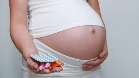 El consumo de acetaminofén durante el embarazo se relaciona con el retraso en el lenguaje de las niñas