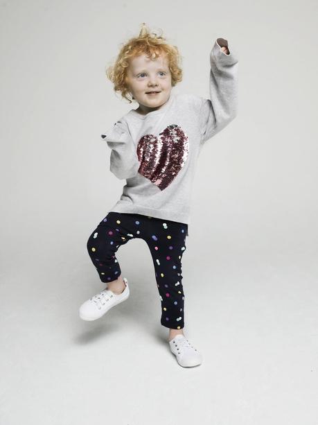 Dos madres plantan cara a los estereotipos de género y crean la campaña de ropa infantil de H&M que les gustaría ver