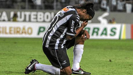 ¡Adiós al “Jogo Bonito”! #Ronaldinho se retira definitivamente de las canchas #Futbol #Brasil