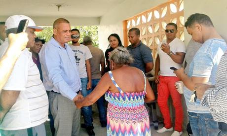 Realizan vigilia en Neiba; Gobernador reconoce reclamo por hospital es justo.