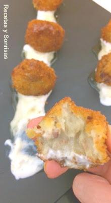 CROQUETAS DE BERENJENA Y JAMON ACOMPAÑADAS DE QUESO DE CABRA Y MIEL