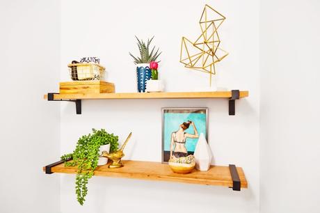 Un medio baño se transforma con pintura Sabrina Soto's powder room mini makeover / Transformación de un medio baño con pintura