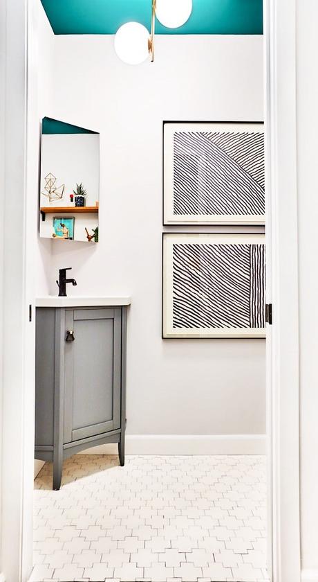 Un medio baño se transforma con pintura Un medio baño se transforma con pintura