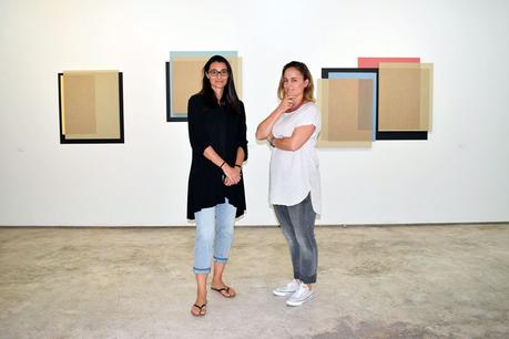 Suavidad y geometría: Una mirada a la colectiva de tres pintoras peruanas