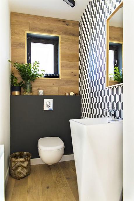 baño de madera y papel