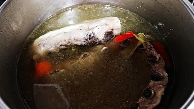 Costillas de cerdo con chutney de cebolla al cacao