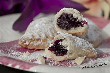 Galletas de Queso Rellenas de Dulce de Moras