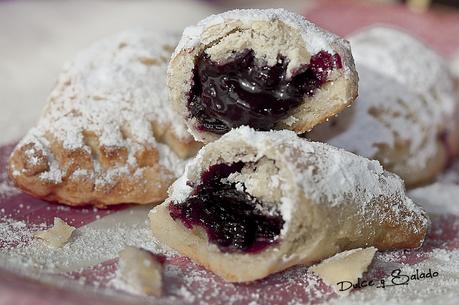 Galletas de Queso Rellenas de Dulce de Moras