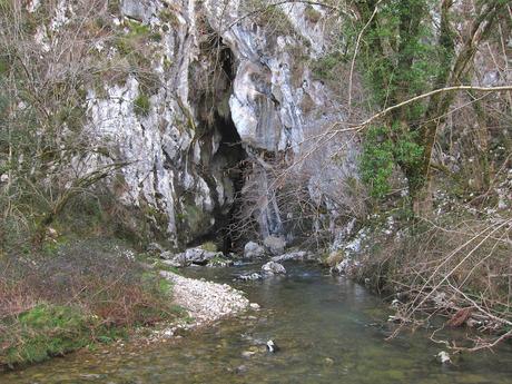 CRUZ DE PRIENA Y VEGA DE ORANDI DESDE COVADONGA