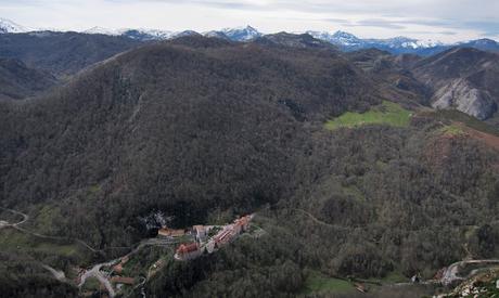 CRUZ DE PRIENA Y VEGA DE ORANDI DESDE COVADONGA