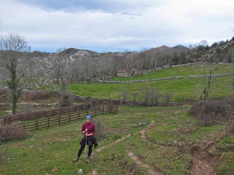 CRUZ DE PRIENA Y VEGA DE ORANDI DESDE COVADONGA