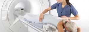 ¿Pueden las tomografías de resonancia magnética llevar a una cirugía mamaria innecesaria?