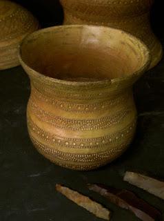 La decoración de un vaso campaniforme del arenero de Miguel Ruiz, de Madrid.   Réplicas de vasos campaniformes, entrada séptima.