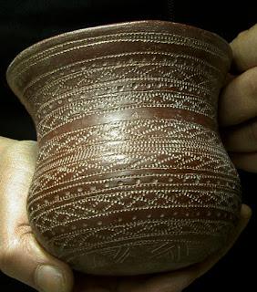 La decoración de un vaso campaniforme del arenero de Miguel Ruiz, de Madrid.   Réplicas de vasos campaniformes, entrada séptima.