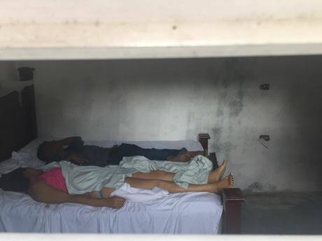 Hombre envenena a mujer y luego se suicida con el mismo veneno.